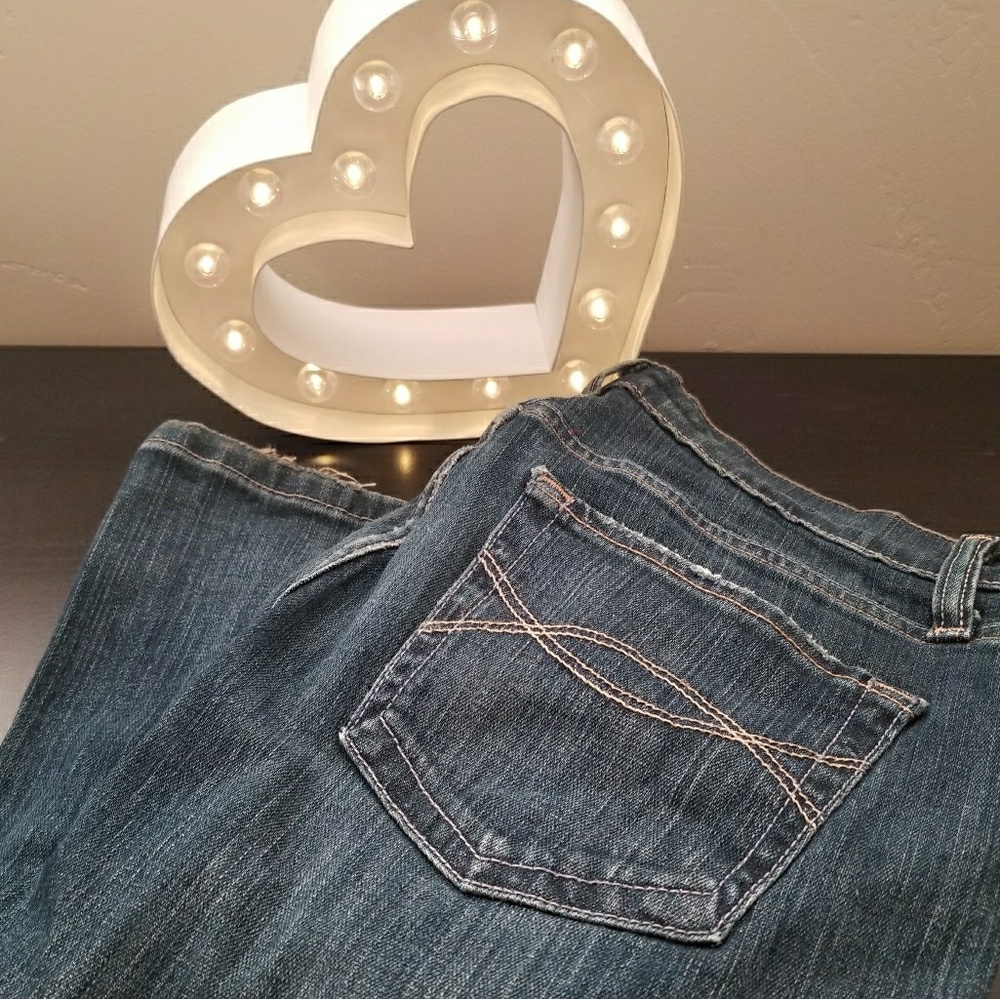 Abercrombie & Fitch - Straight Leg Jeans